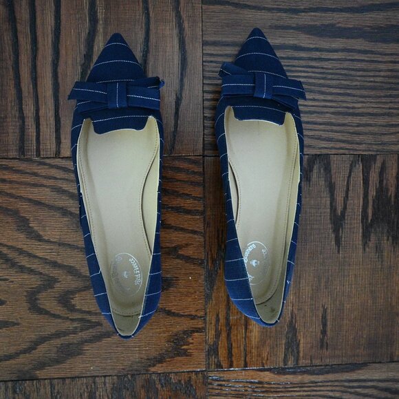 Brooks Brothers Red Fleece Pointed Toe Flats – Navy with White Stitching – 9 - Picture 2 of 8